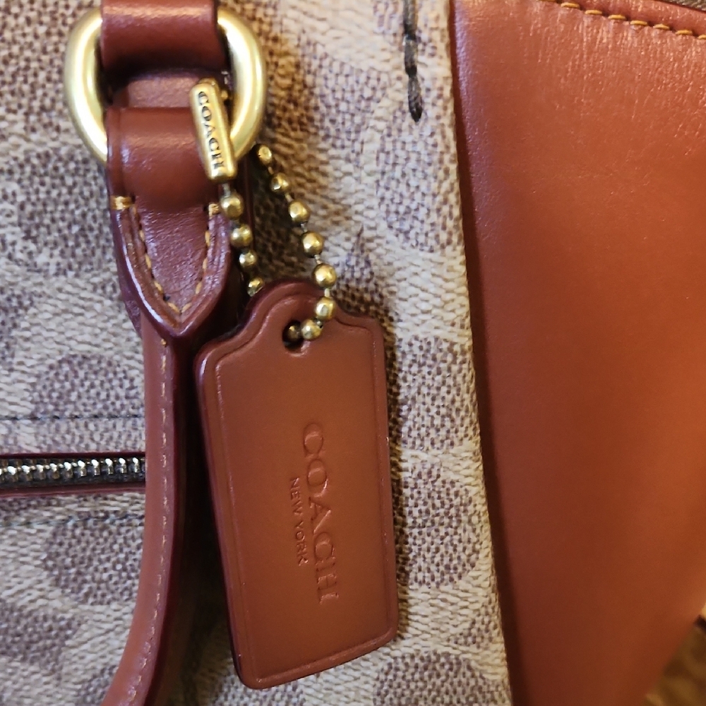 Coach Tan and Brown Shoulder Bag - Picture 4 of 13